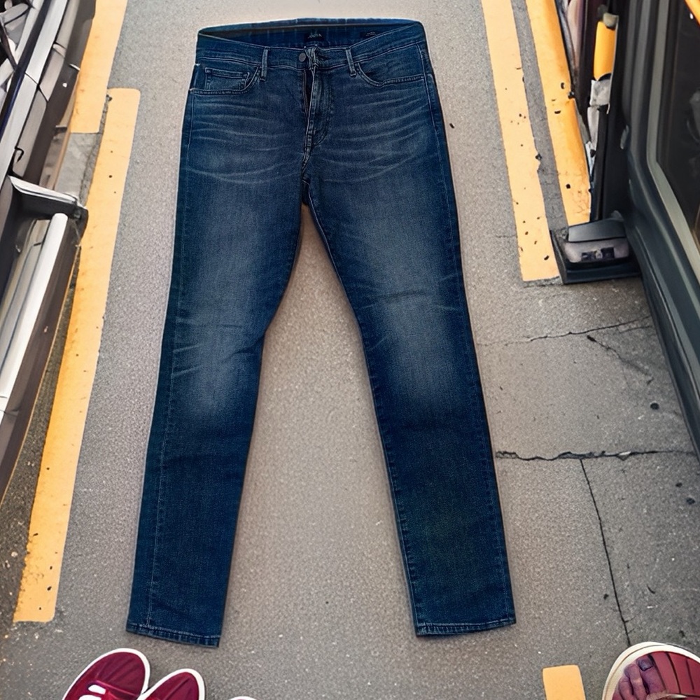 Joe’s Jeans The Dean Slim & Tapered Fit. Amazingly comfortable. Lightly worn.